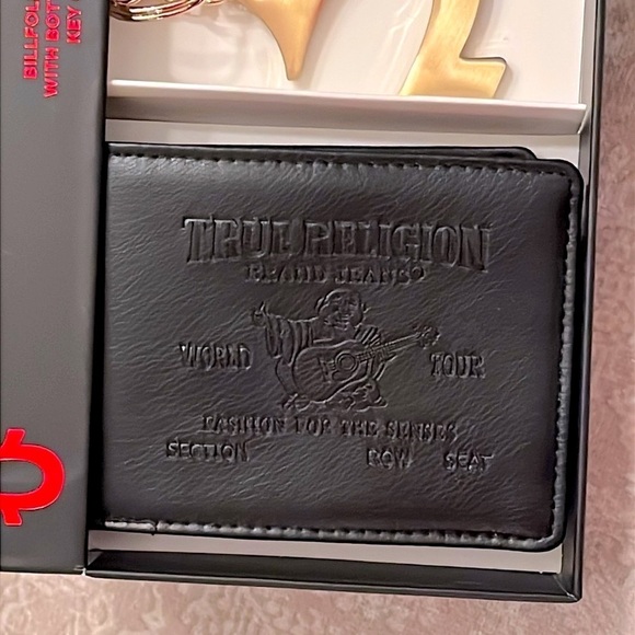 Brand New True Religion Leather Black Billfold Wallet Bottle Opener Keychain Set - Picture 4 of 16